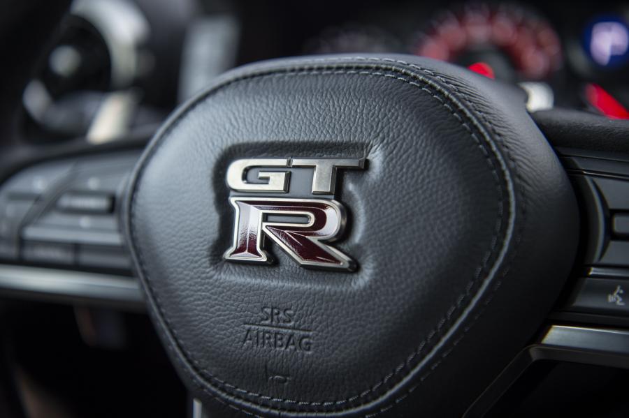 Детали интерьера Nissan GT-R Nismo (R35) 2019 года  (WW) (фото 74 из 81)